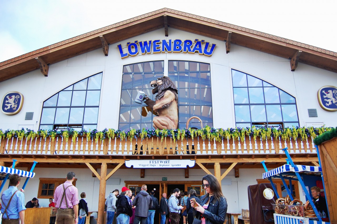lowenbrau_tent_oktoberfest