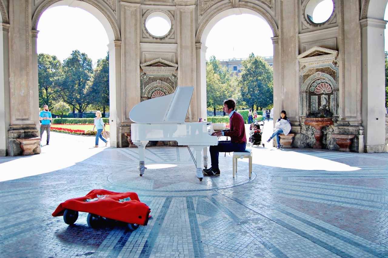 piano-player-munich