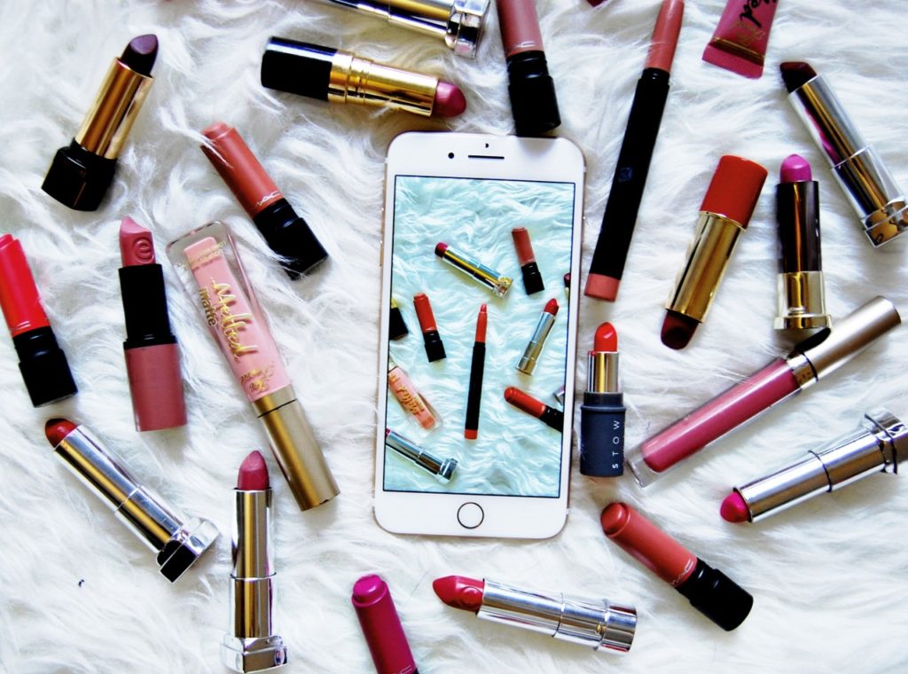 lipstick_phone